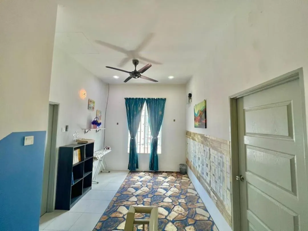 Camelia Hijau Homestay 3 Bilik Parking Luas Berhadapan Hospital Sultanah Bahiyah Alor Setar